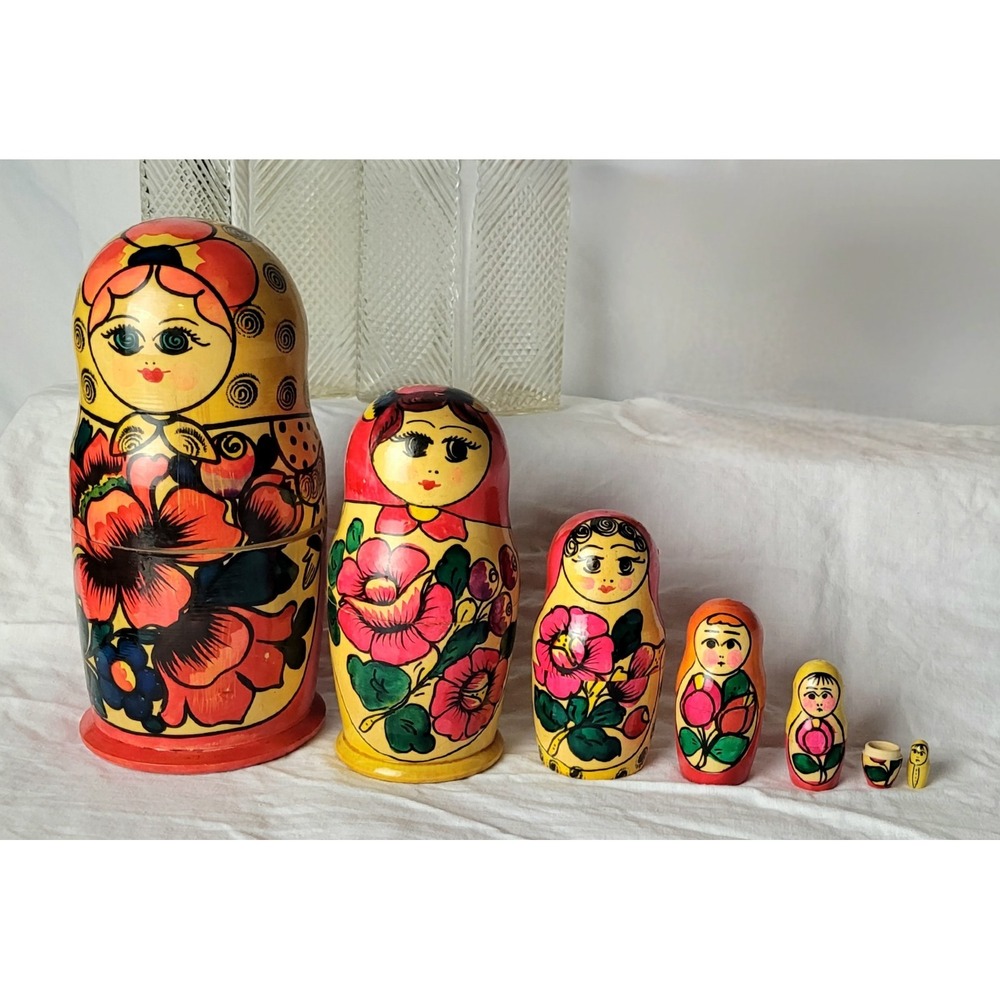 Vintage USSR‎ Matryoshka Set of 6 Nesting Dolls